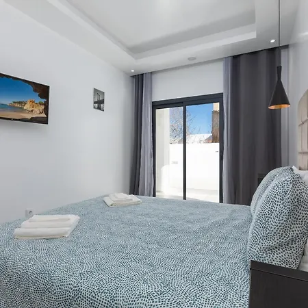 Correeira Luxury Residence T2 A - Albufeira, Pools, Wifi, Bbq, Beach Apartment *