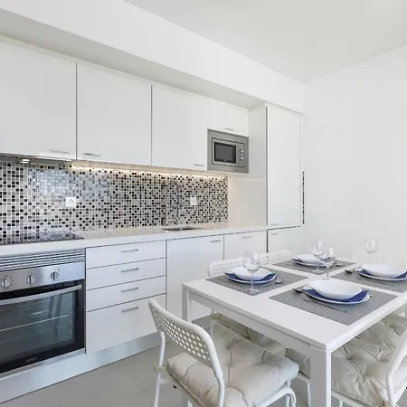 Correeira Luxury Residence T2 A - Albufeira, Pools, Wifi, Bbq, Beach شقة *